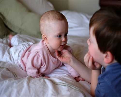 女生一月来两次月经正常吗？内分泌失调月经正常吗？